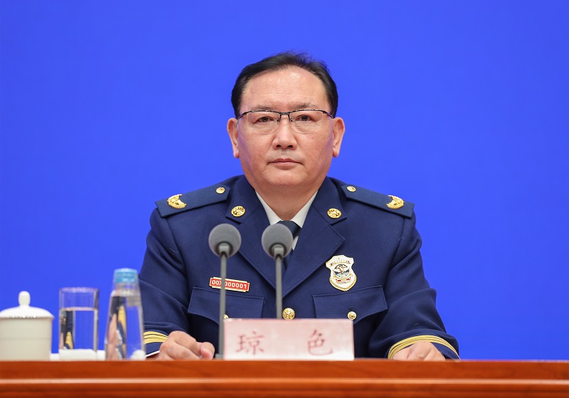 肉棒插进小穴操屄鸡巴又粗又大黄片视频应急部党组成员、消防救援局局长琼色出席新闻发布会